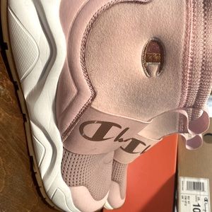 Champion women’s size 10 rally hush pink, sneakers